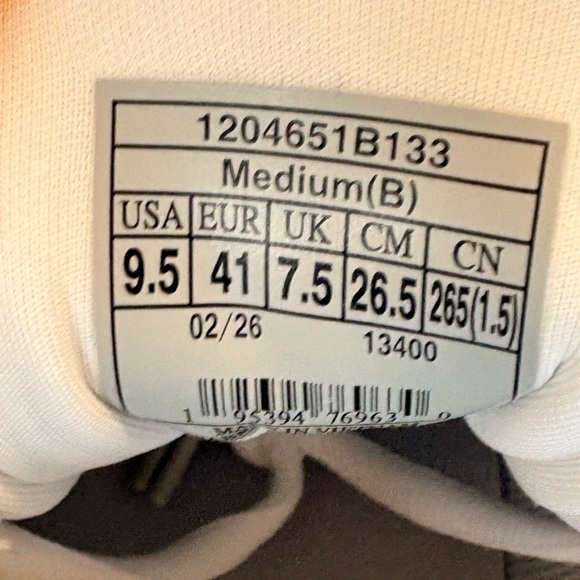 Brand New In Box Brooks Glycerin 23 women's size 9.5. White and pink color way 🔥 - Picture 2 of 15